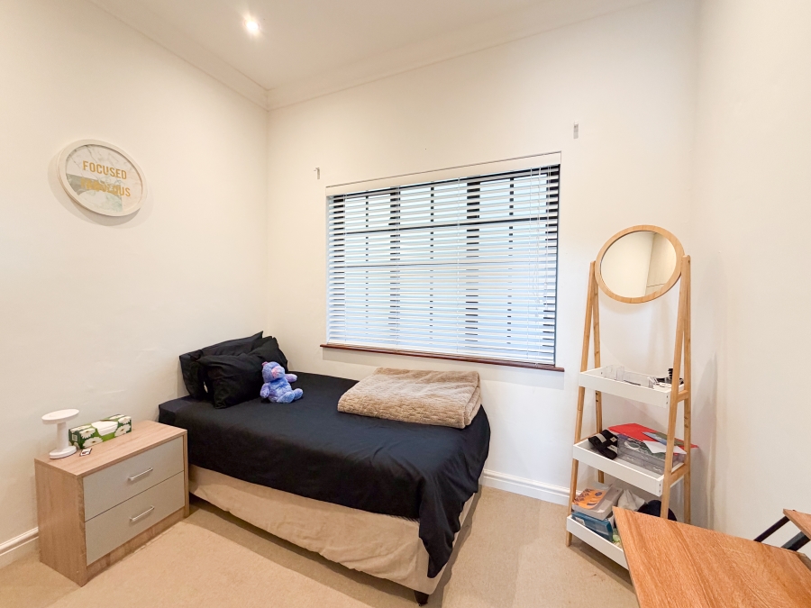 To Let 2 Bedroom Property for Rent in Wynberg Upper Western Cape